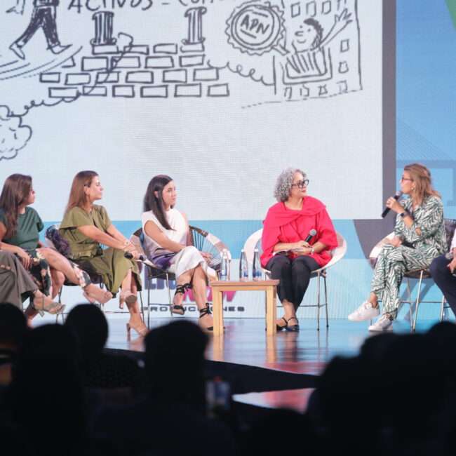 Público en la segunda jornada de Perrenque Creativo en el Pabellón de Cristal