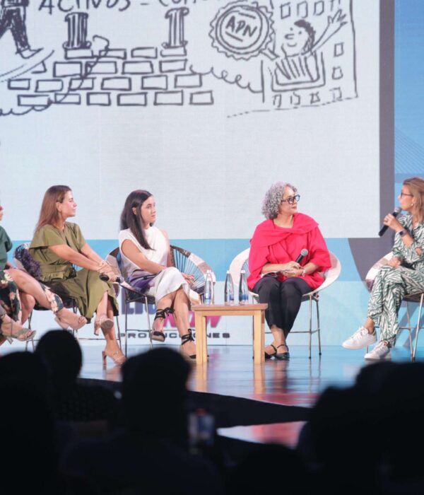 Público en la segunda jornada de Perrenque Creativo en el Pabellón de Cristal