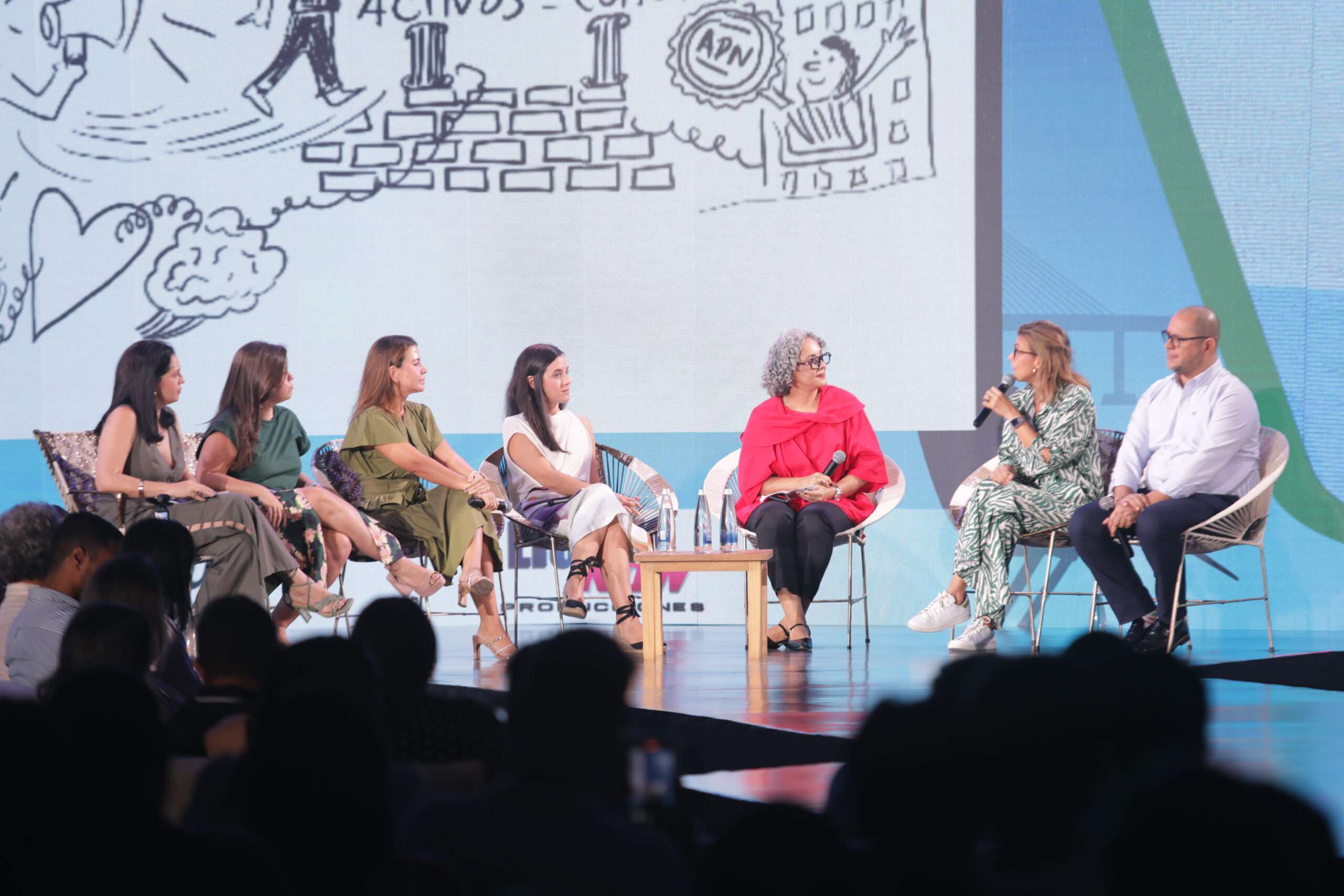 Público en la segunda jornada de Perrenque Creativo en el Pabellón de Cristal